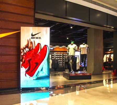 Display di manifesti pubblicitari a LED multi-spazio con pixel pitch di 2,5 mm e lampada nera SMD2121