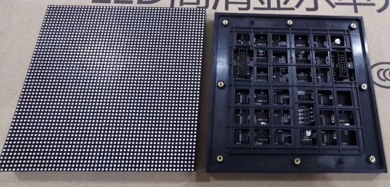 Il passo all'aperto del pixel dell'esposizione di LED di colore pieno SMD2121 3mm per il video mura la pubblicità