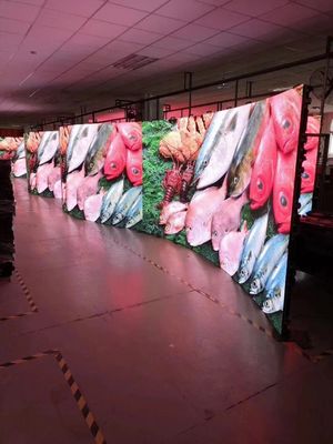 L'esposizione di LED locativa P3.91 4,81 ha condotto il radiante della curva di spettacolo di concerti di Pantallas 15-90 gradi
