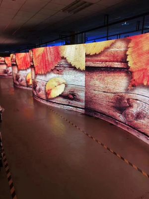 L'esposizione di LED locativa P3.91 4,81 ha condotto il radiante della curva di spettacolo di concerti di Pantallas 15-90 gradi
