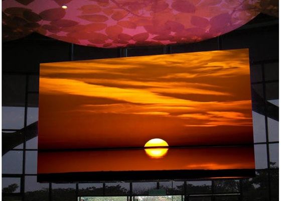 Livello dell'interno della parete dello schermo di visualizzazione del LED di colore pieno di P2 P2.5 P3 P4 il video la velocità di rinfrescamento