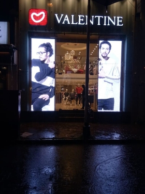 Pannello di visualizzazione LED P6 esterno impermeabile ad alta luminosità con forma e dimensioni personalizzate