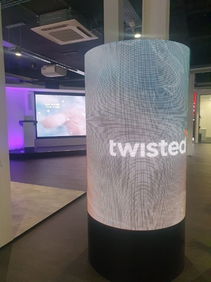 Il LED dell'interno visualizza l'esposizione di LED locativa P2.5 che mette in scena il sistema leggero di comunicazione della reception dell'alta definizione