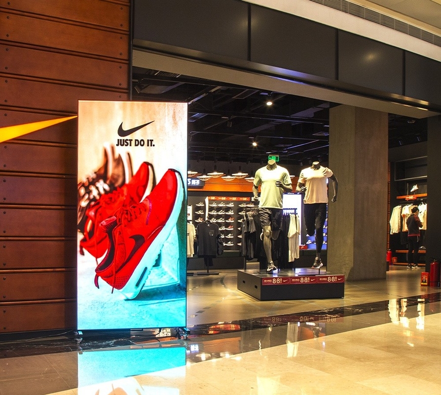 Display di manifesti pubblicitari a LED multi-spazio con pixel pitch di 2,5 mm e lampada nera SMD2121