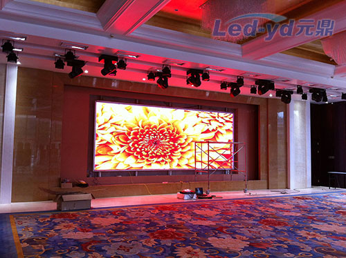 Outdoor P2.5 Piccolo Pixel Pitch COB Led Screen 480*540mm Connessione a 90° senza soluzione di continuità Flip Chip For Broadcast Studios