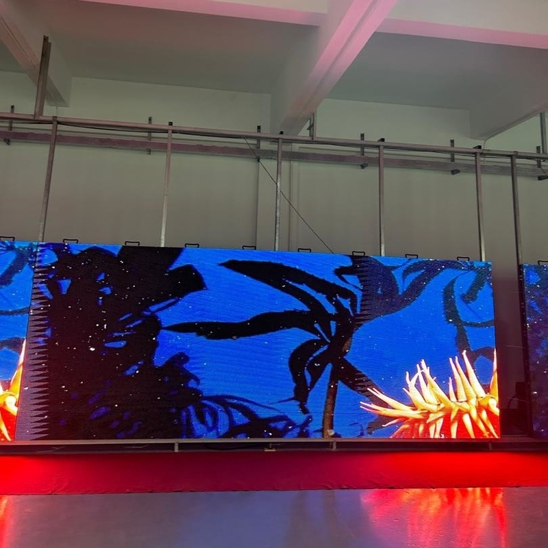 P4.8 all'aperto a LED a noleggio palcoscenico mobile night bar club per il divertimento