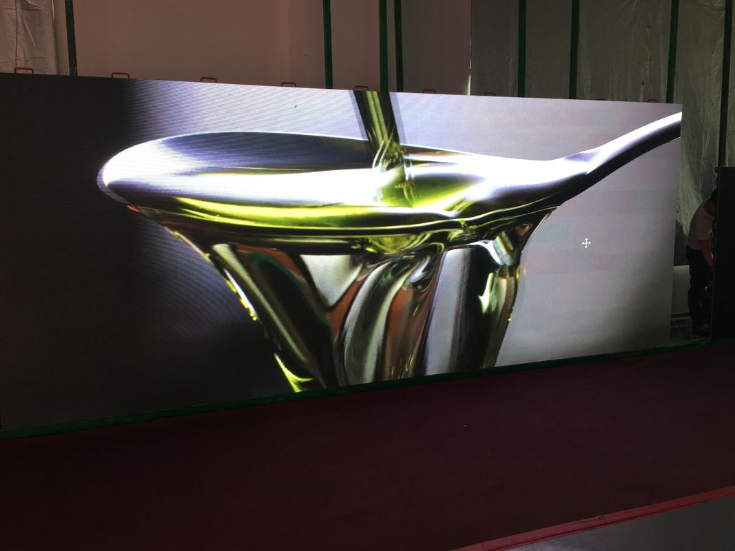 Il video dell'interno dell'esposizione di LED di colore pieno P3.91 mura la luminosità di RGB 1000cd/㎡ nessuna formazione immagine residua
