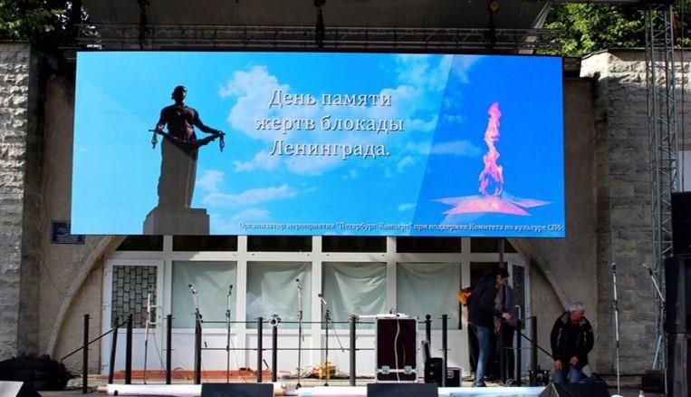 Display LED esterno P4.81 a configurazione rapida Ideale per la messa in scena e la trasmissione cinematografica OOH