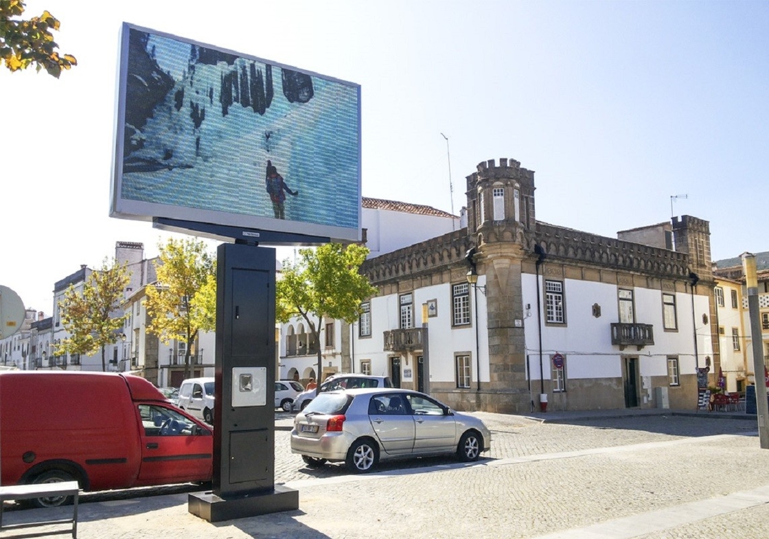 Display LED esterno ad alta luminosità impermeabile P10 a pannello di ferro per il servizio anteriore e posteriore